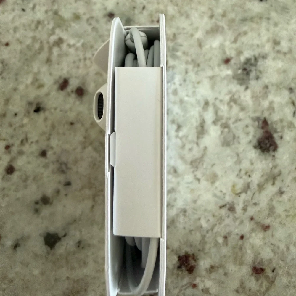 NWOT Apple Wired EarPods with Lightning Connector White